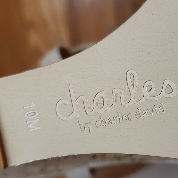 CHARLES DAVID Beige Vegan Suede Lambert Wedge Sandals Size 10, New - Picture 8 of 10